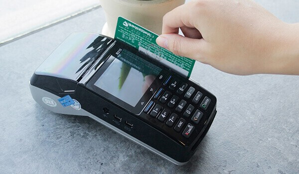 Cà thẻ tín dụng thanh toán có mất phí không? (Nguồn: Internet)